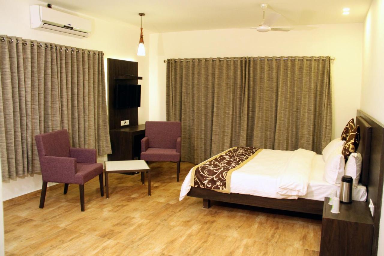Hotel Aditya Talala Ngoại thất bức ảnh